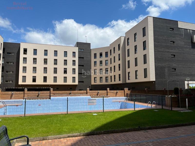 Foto 6499047b-57fb-41dc-b32e-7a8b583e736a. Pis amb calefacció aparcament piscina a Los Lirios Logroño