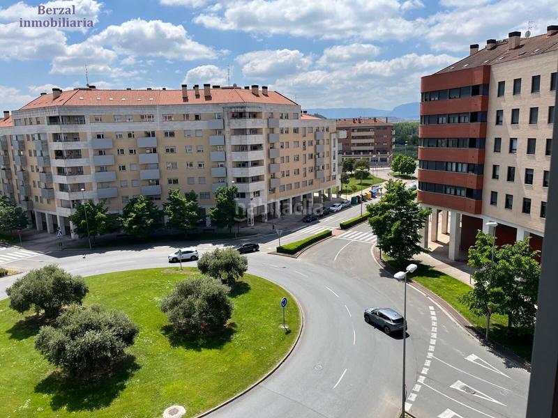 Foto 7abf2e92-00d7-4cb7-a367-63fd1d0ad559. Pis amb calefacció aparcament piscina a Los Lirios Logroño