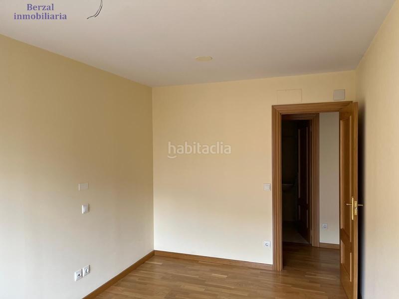 Foto 87b75ae1-4b82-44ee-be77-05c0462428f5. Pis amb calefacció aparcament piscina a Los Lirios Logroño