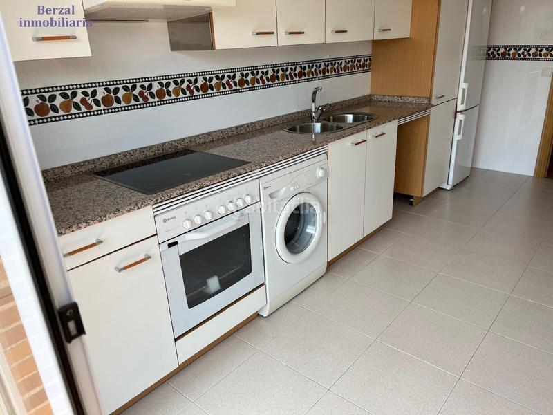 Foto 93e4849a-7984-4599-a5fa-e9f3afeea8d0. Pis amb calefacció aparcament piscina a Los Lirios Logroño