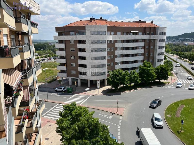 Foto 96eabe46-4d60-4cbd-b444-8b3e0c4bbe89. Pis amb calefacció aparcament piscina a Los Lirios Logroño
