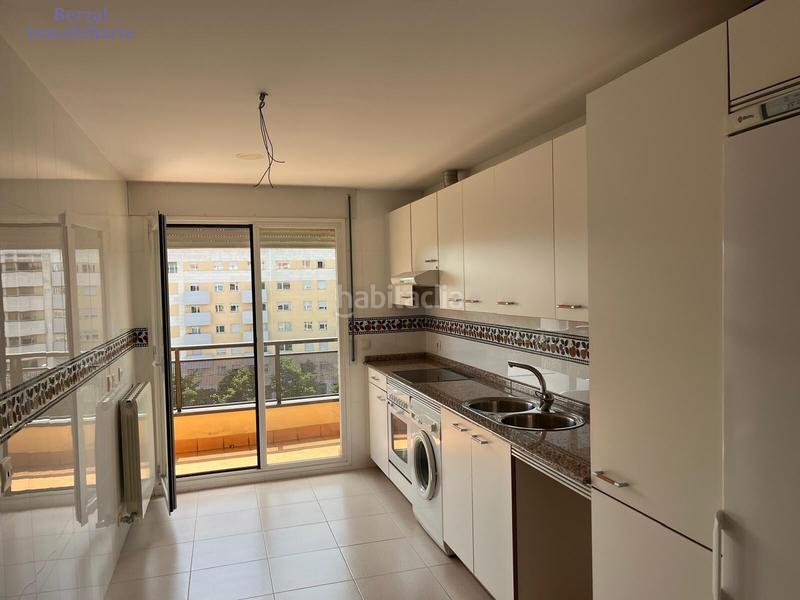 Foto 9f4a8ae8-5303-4f8f-8ac5-f9791bd22258. Pis amb calefacció aparcament piscina a Los Lirios Logroño