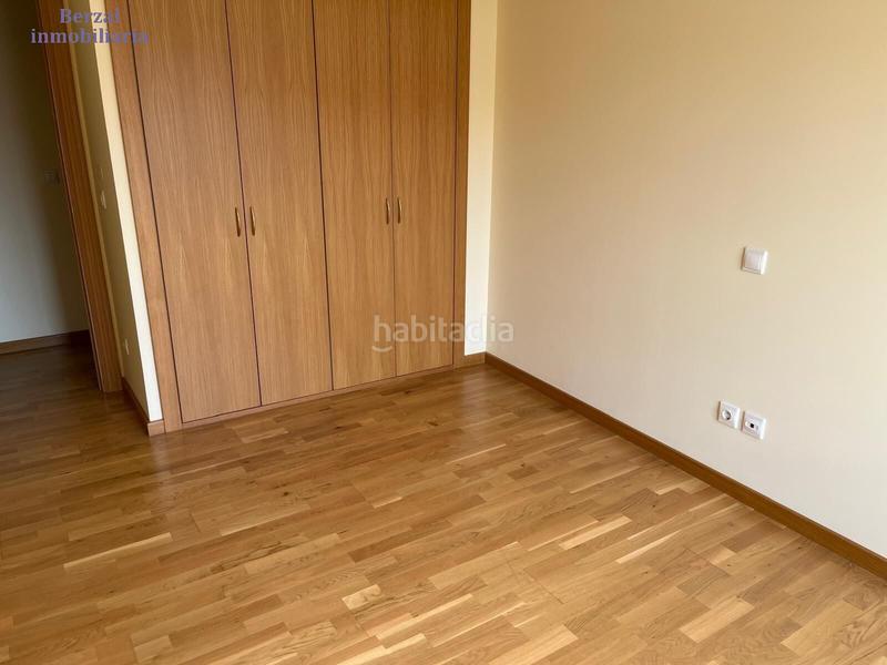 Foto be9bd024-035b-4fdb-8a52-14f6442538aa. Pis amb calefacció aparcament piscina a Los Lirios Logroño