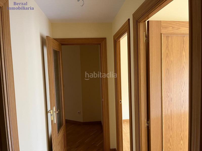 Foto c4c9744d-6e14-4e06-ba83-c656c3c98f7e. Pis amb calefacció aparcament piscina a Los Lirios Logroño