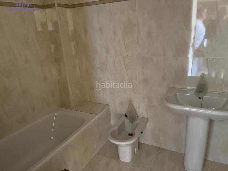 Foto c734e80c-e167-4c47-8836-7feaa797cf19. Pis amb calefacció aparcament piscina a Los Lirios Logroño