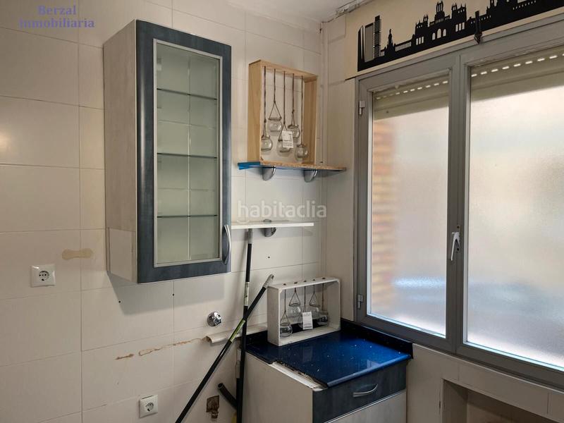 Foto 24575e3d-08af-4592-bfa0-d93786dfdc29. Piso  orientado al sur, con bonita terraza, seis hb y tres baños. en Logroño