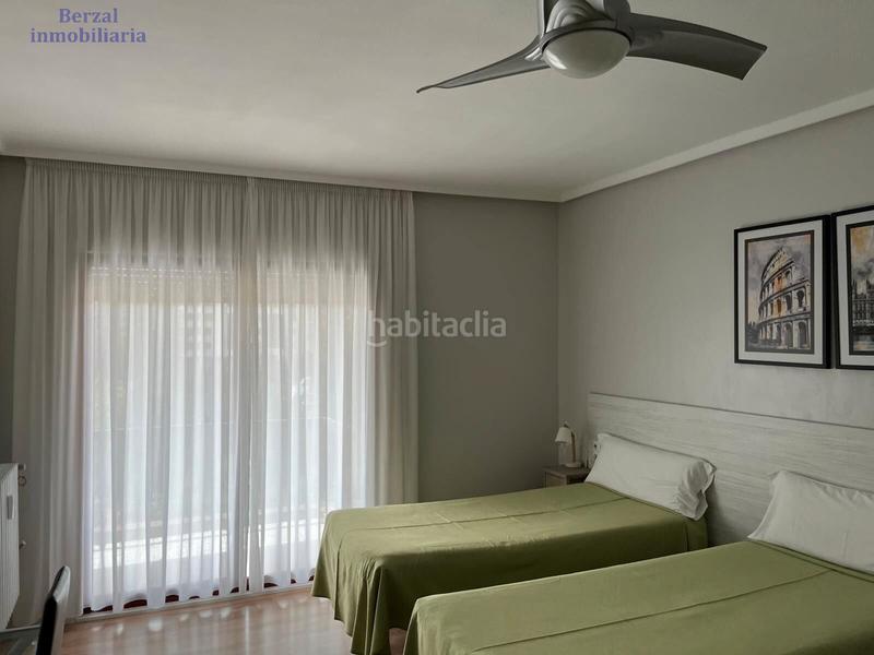 Foto 28887649-d098-4548-8720-17db3313f070. Piso  orientado al sur, con bonita terraza, seis hb y tres baños. en Logroño