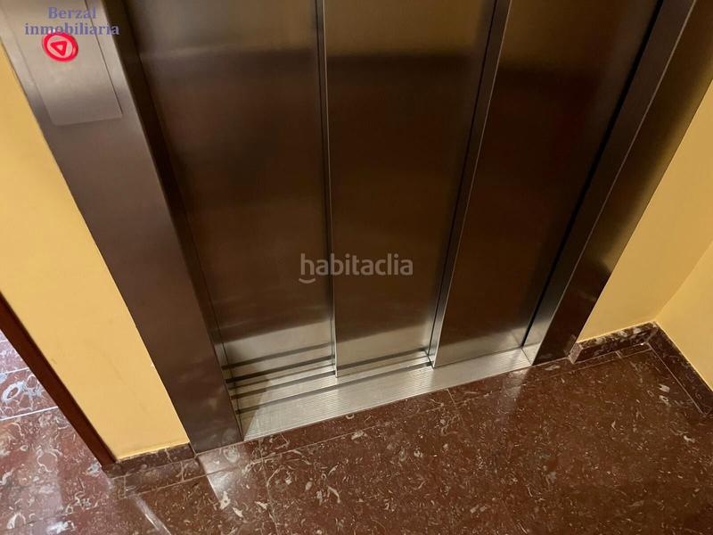 Foto 616dae60-9f4a-4efb-aa73-81d686715913. Piso  orientado al sur, con bonita terraza, seis hb y tres baños. en Logroño