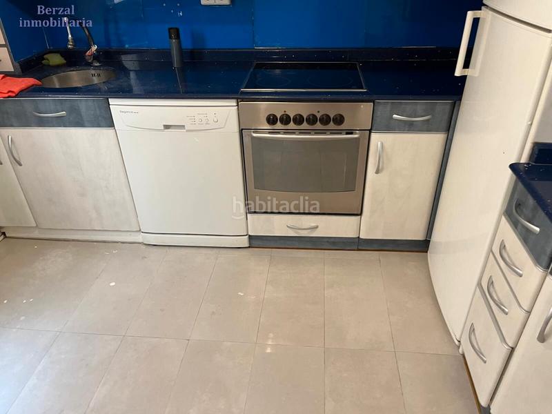 Foto 66e3fc6a-7047-40b3-88a0-46cbeb3bf061. Piso  orientado al sur, con bonita terraza, seis hb y tres baños. en Logroño