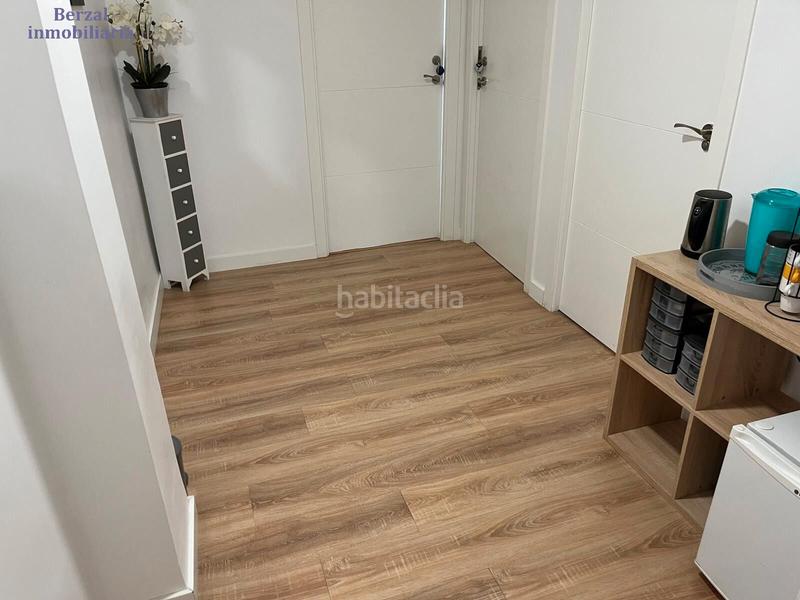 Foto 7229169e-a0ad-4fc2-89c3-4fb77bcb9dcf. Piso  orientado al sur, con bonita terraza, seis hb y tres baños. en Logroño