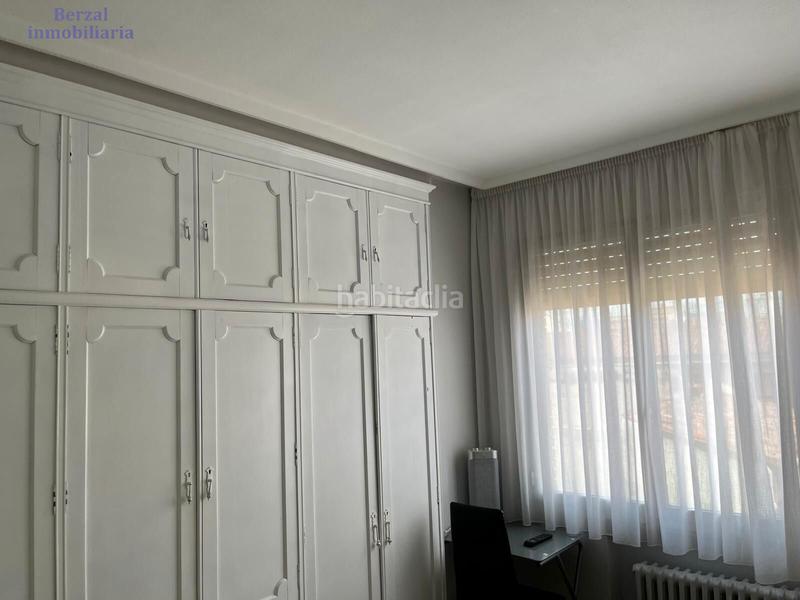 Foto 8967ac7a-25e7-478c-b466-faf84b5ce206. Piso  orientado al sur, con bonita terraza, seis hb y tres baños. en Logroño