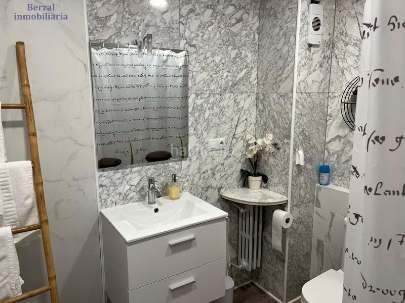 Foto a7ebad69-42de-4535-abe9-b692761528f6. Piso  orientado al sur, con bonita terraza, seis hb y tres baños. en Logroño