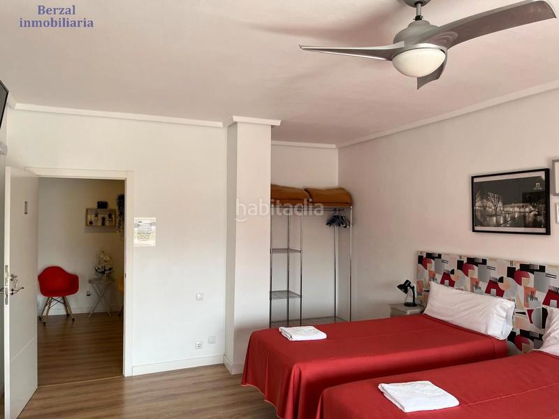 Foto d476f546-d88e-4aec-ae8c-b01a259be269. Piso  orientado al sur, con bonita terraza, seis hb y tres baños. en Logroño