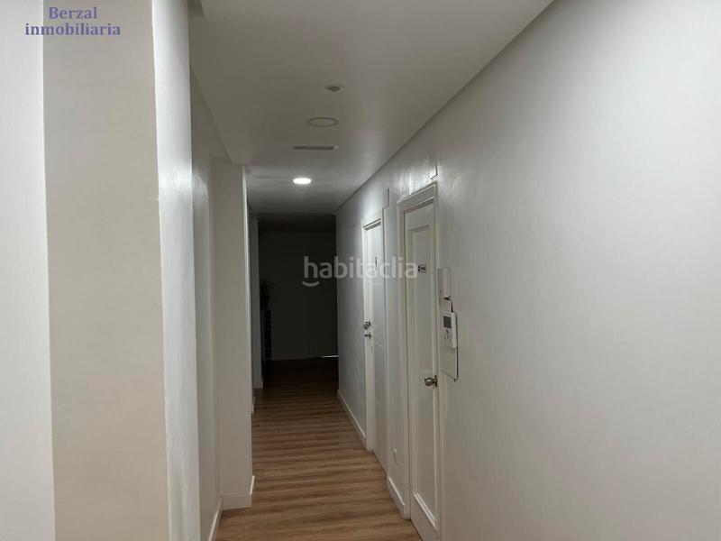 Foto dea41b52-459e-48f9-a5e8-245124b4a275. Piso  orientado al sur, con bonita terraza, seis hb y tres baños. en Logroño