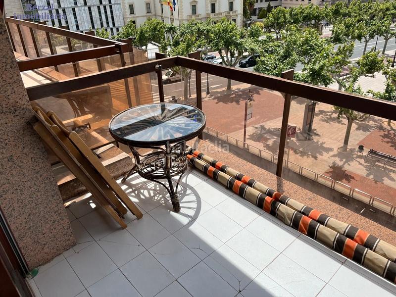 Foto ff0bda21-a47b-47fb-8106-34b9b6437b32. Piso  orientado al sur, con bonita terraza, seis hb y tres baños. en Logroño