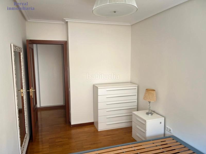 Foto 694709d8-111a-4c49-b928-23d675263c20. Pis amb calefacció aparcament piscina a La Portalada - Varea Logroño