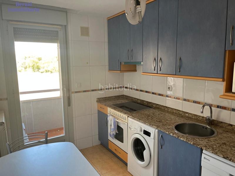 Foto b048c23d-fe0b-40cd-92d2-42e905f3890d. Pis amb calefacció aparcament piscina a La Portalada - Varea Logroño