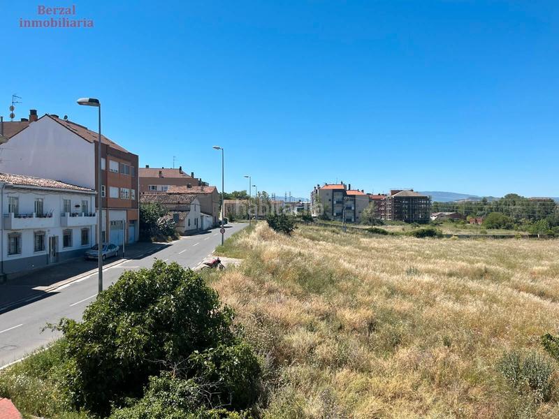 Foto c3112dfc-7775-4e2e-8a1d-e4001df44708. Pis amb calefacció aparcament piscina a La Portalada - Varea Logroño