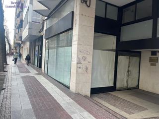 Local Comercial en Calle GENERAL VARA DEL REY