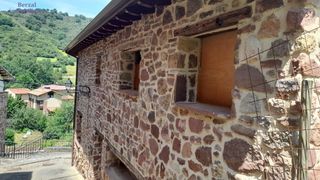 House  Calle adrero. Casa de piedra a medio reformar en viniegra de abajo, la rioja