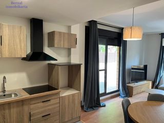 Planta baixa  Calle rio molinos. Bajo con jardín de un dormitorio, planta sótano, tipo loft. gara