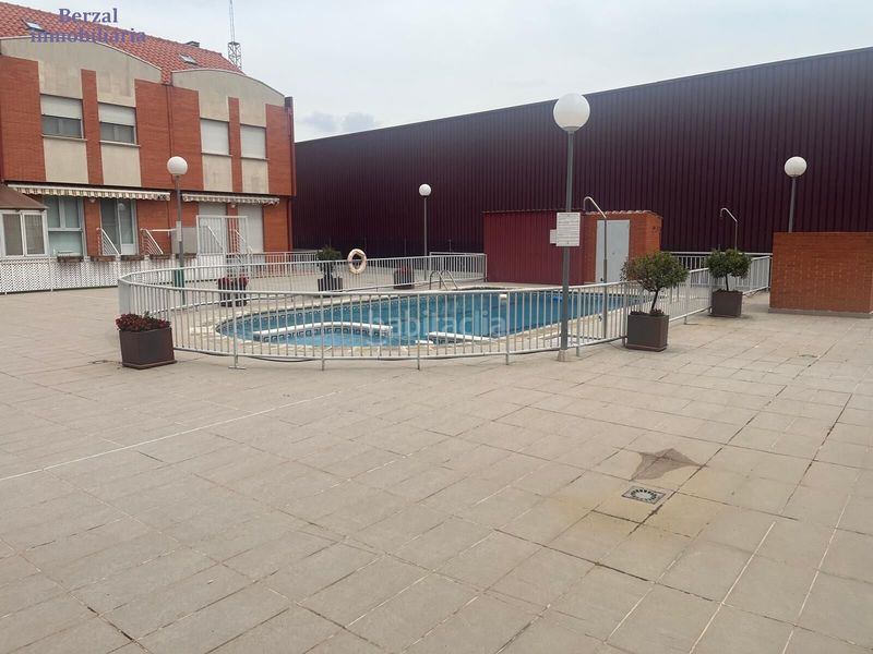 Foto 9e308e12-5f20-4b6d-a607-bee1918fc0dd. Casa adossada amb calefacció aparcament piscina a Logroño