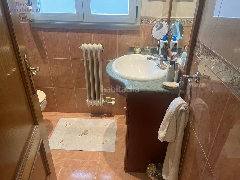 Foto a76eb716-e7f6-440e-8ce3-ad42c56064f6. Casa adossada amb calefacció aparcament piscina a Logroño
