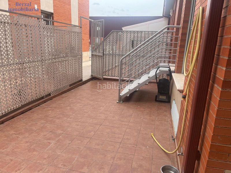 Foto e6c46dc8-bf88-4124-a21f-ddde5900fef2. Casa adossada amb calefacció aparcament piscina a Logroño