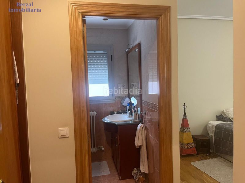 Foto fba3812b-41bb-4ae0-b471-a30181bf1e9d. Casa adossada amb calefacció aparcament piscina a Logroño