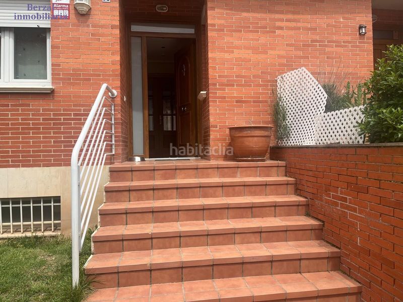 Foto fe837757-0dc7-4134-af48-2c3dd23680e6. Casa adossada amb calefacció aparcament piscina a Logroño