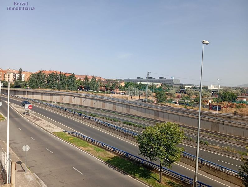 Foto 1fd04618-6345-4017-b857-9b915e4d297b. Pis amb calefacció aparcament a Cascajos - Piqueras Logroño