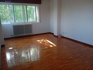 Flat  Calle antonio de nebrija. Amplio y luminoso piso en piqueras, logroño  oportunidad única