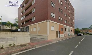 Lloguer Local Comercial  Calle cadena varea. Amplio local comercial en alquiler en la portalada  varea, logro