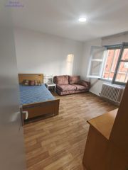 Flat  Calle piqueras. Amplio y luminoso piso en venta en piqueras, logroño  195,000