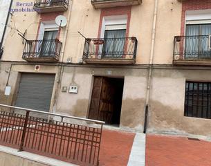 Masia  Plaza san martin. Casa de pueblo en venta en entrena. para reformar, con muchas po