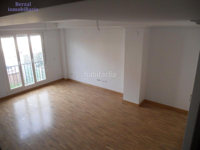 Foto 234139a5-97bc-481c-877e-535824f88760. Reihenhaus mit heizung parking in Navarrete