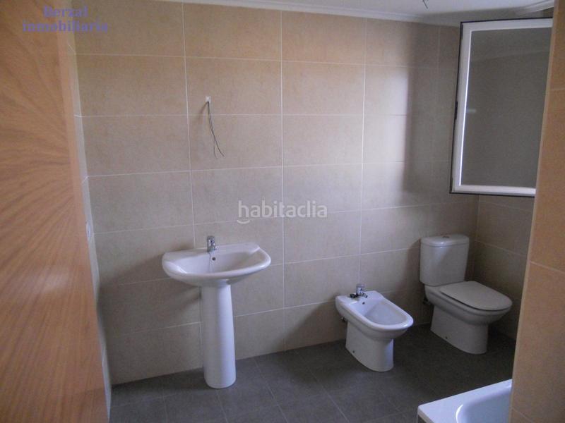 Foto 2aefa86c-314a-415e-9e14-2781adab145b. Reihenhaus mit heizung parking in Navarrete