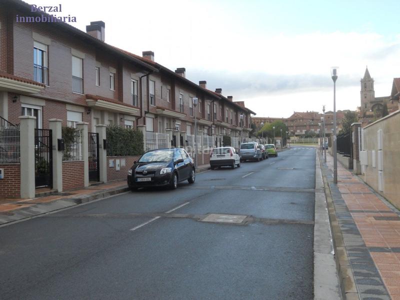 Foto 3448c6f3-acf3-48a5-8185-df424b8425c0. Reihenhaus mit heizung parking in Navarrete