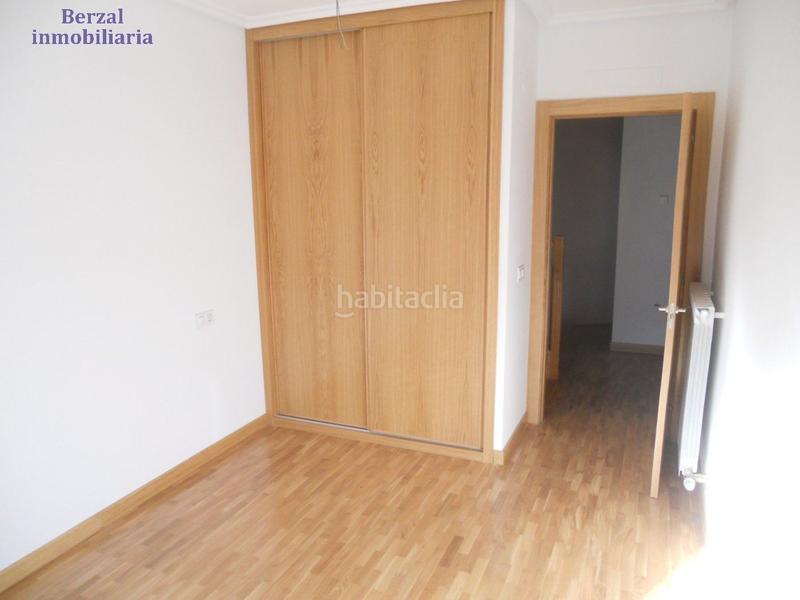 Foto ba1fd4dc-1668-4652-bfe6-ce593ab5e8cf. Reihenhaus mit heizung parking in Navarrete