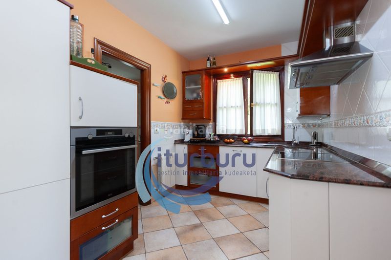 Foto 066488df-c603-469f-8c6e-a1d3f147972b. Casa amb calefacció aparcament a Zamudio