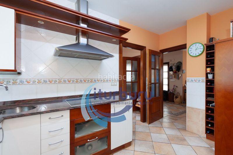 Foto 1c41d8c2-1732-49d4-b2f3-8ec9023699ce. Casa amb calefacció aparcament a Zamudio