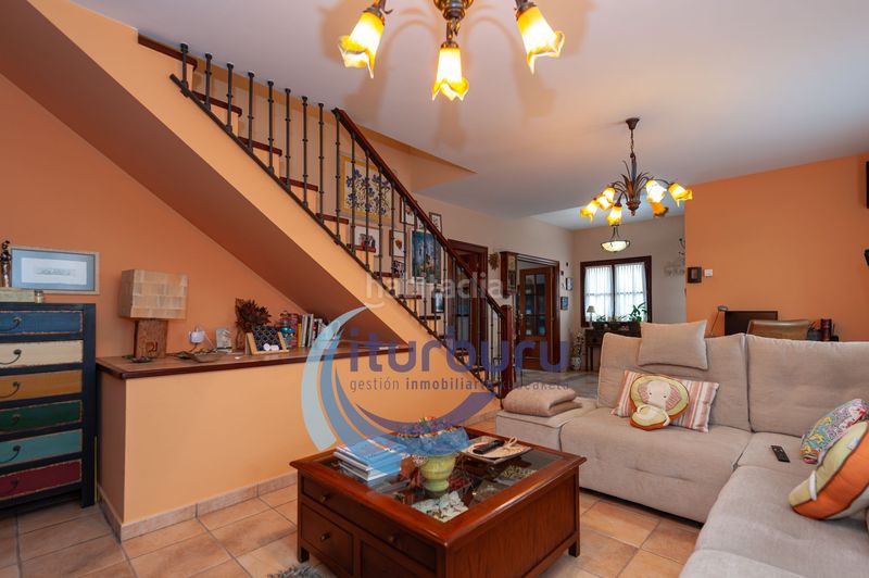 Foto a81f5bd2-57b9-471f-b9b9-382b81a81965. Casa amb calefacció aparcament a Zamudio