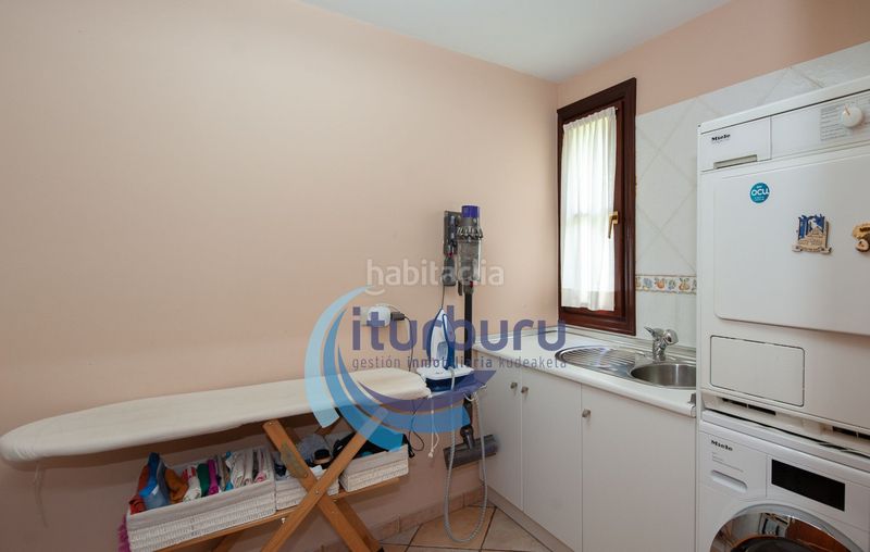 Foto b8cb8860-9b25-4c10-a8c7-8073af4a5511. Casa amb calefacció aparcament a Zamudio