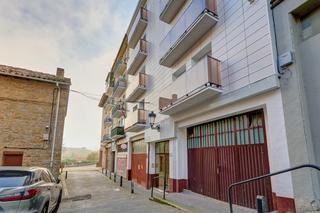 Pis en Huarte-uharte - calle ugarraldea 4. Presentamos este encantador piso en venta, ubicado en uno de los