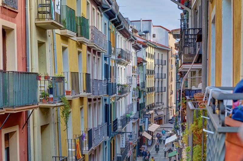 Foto d16a5ae4-1a26-4d12-9455-4a0e7c38a77a. Piso en pamplona-iruña - san nicolas 31-33 en plena calle san nicolás, en el corazón del casco viejo, presentamos este enorme ático triplex de 125m2 listo para entrar a vivi en Pamplona / Iruña