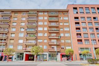 Pis  Avda. zaragoza 28. pamplona-iruña. Se presenta una magnífica oportunidad de adquirir un espacioso p
