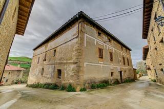 Casa a Guesálaz - calle mayor 12. Espectacular casa en garinoain al lado del pantano de alloz