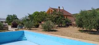 Casa a Berbinzana. Unifamiliar independiente con piscina y huerta en berbinzana