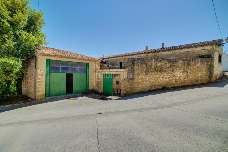 Foto 0ee0bfbe-bf64-47b0-ae9b-103bfa0bf8cc. Casa unifamiliar independiente con jardin en Pueyo