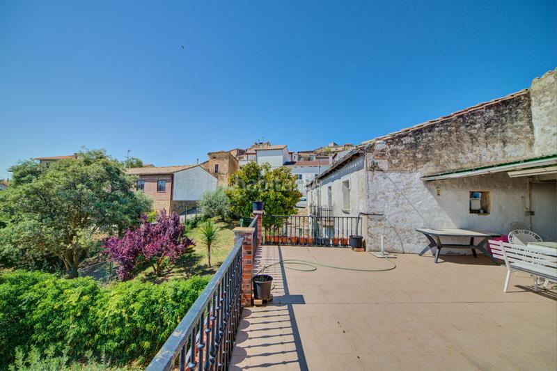 Foto 3d5566e0-405e-4d96-a5c5-e44537644d92. Casa unifamiliar independiente con jardin en Pueyo